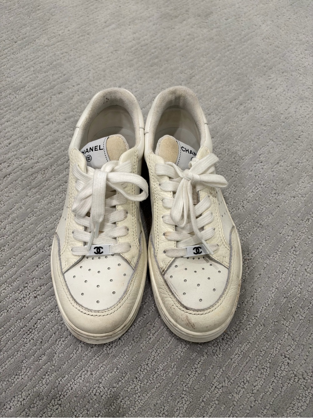 CHANEL Off-White Leather Low-Top Sneakers